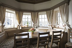 Rustic style dining room