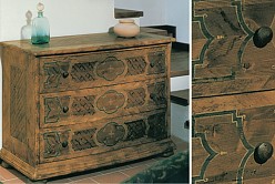 chest of drawers in country house style
